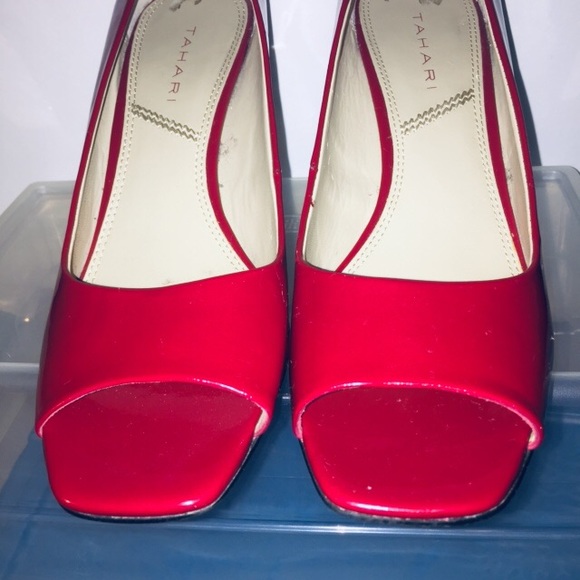 Authentic TAHARI Riddle Patent Open Toe Pump - Picture 5 of 7